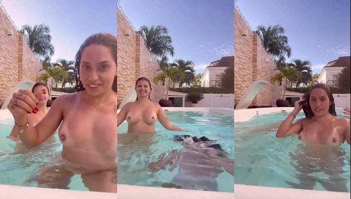 Kerolay Chaves se divertindo na piscina com a amiga safada peladas