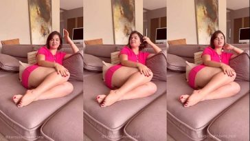 Kerolay Chaves excitada no sofá falando sacanagem e safadezas