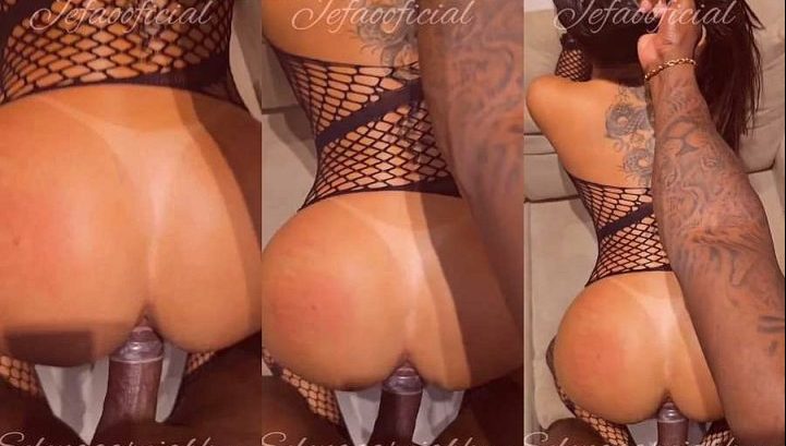 Gostosa Selena Garcia trepando com o negão Jefão e liberando o rabo